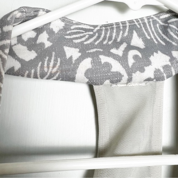 Lululemon - Gray Tank with Built-in‎ Bra - Sz. M - Picture 9 of 10